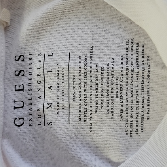 3 for $18 item🎉Guess Mens Small T-shirt - Picture 4 of 4